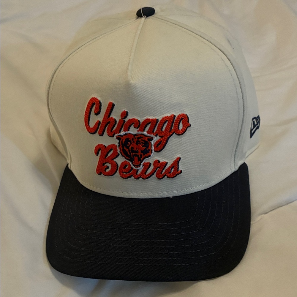 New Era White and Navy Chicago Bears Script Snapback